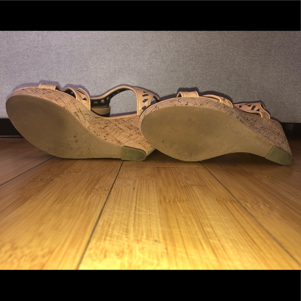 Tan Zipper Wedge - Picture 3 of 3